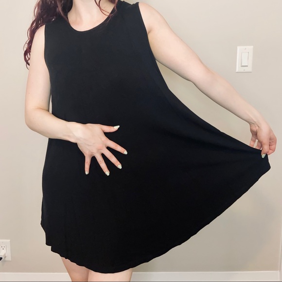 BRANDY MELVILLE loose black mini dress - Picture 4 of 6